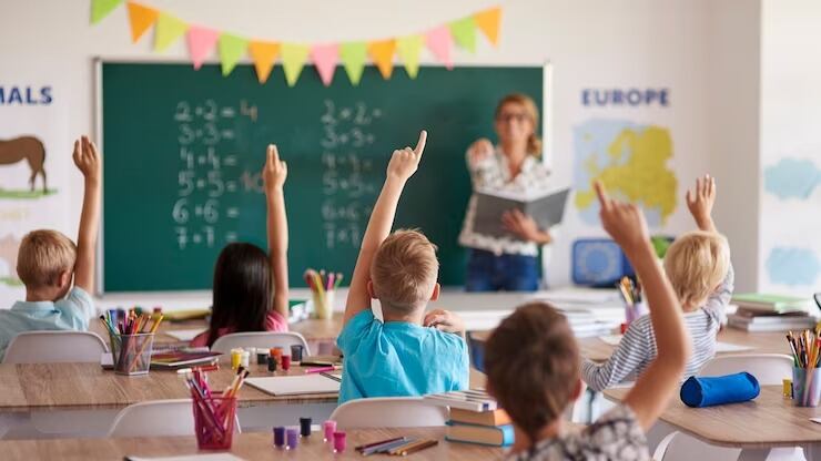 Estudiantes de la Sierra y Amazonía regresarán a clases el próximo mes.