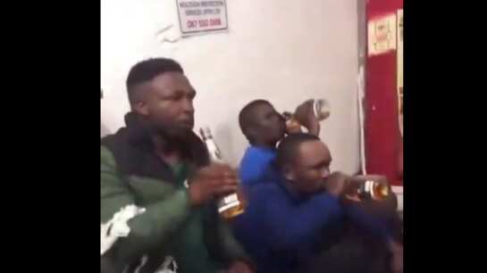 Los obligaron a beber por querer robarse licores de una tienda