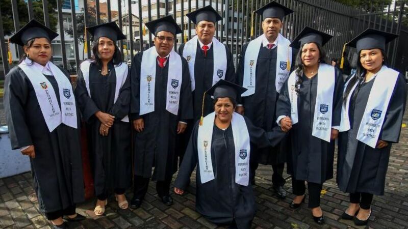Mayores de 18 años podrán culminar el bachillerato en meses en Quito: ¿cómo aplicar?