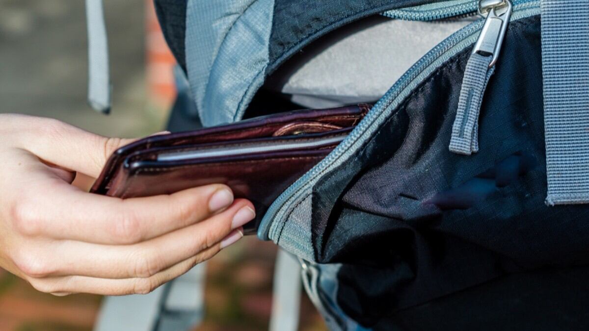 Pasajeros impidieron que ladrones se lleven tarjeta bancaria y dinero de una mujer alemana en la Metrovía en Quito