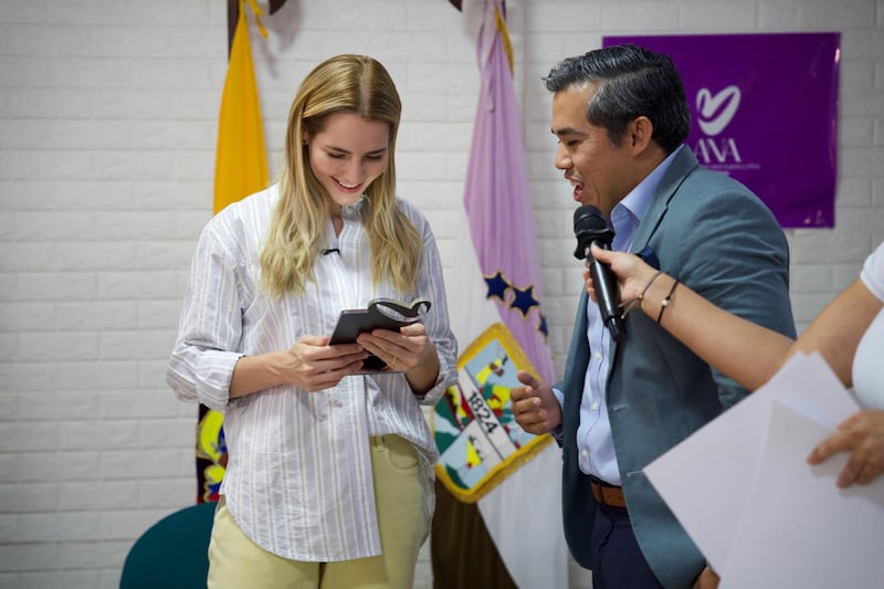 Lavinia Valbonesi recibe reconocimiento de la Cámara de Comercio de Machala por su compromiso con la formación y desarrollo de las mujeres ecuatorianas
