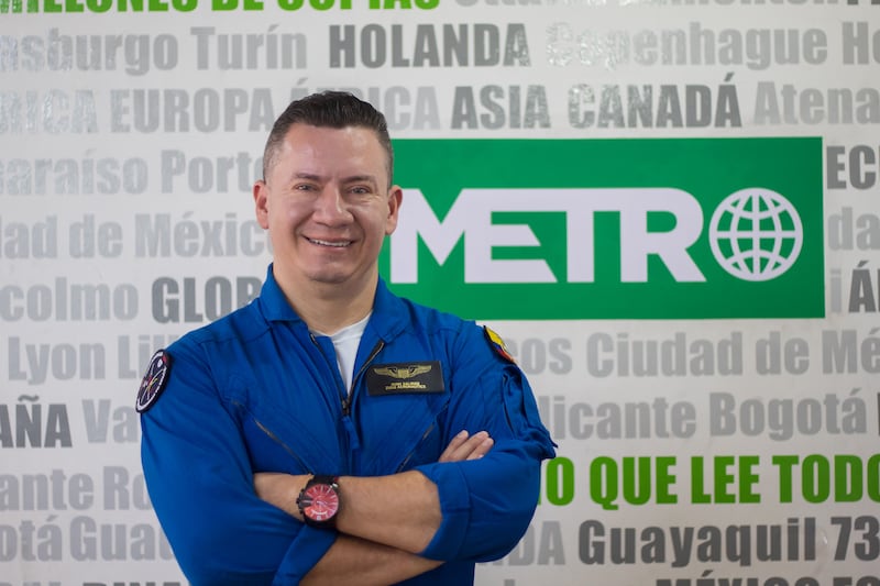 Juan Fernando Salinas, piloto comercial e ingeniero aeroespacial, se convertirá en el primer ecuatoriano en viajar al espacio en el primer trimestre de 2026