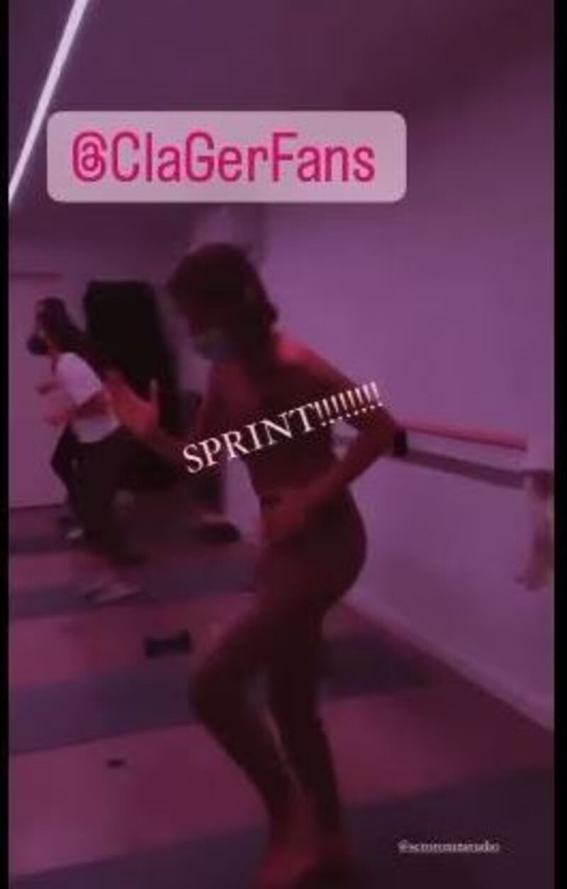 Foto de Clara Chía haciendo ejercicios (Foto Twitter)