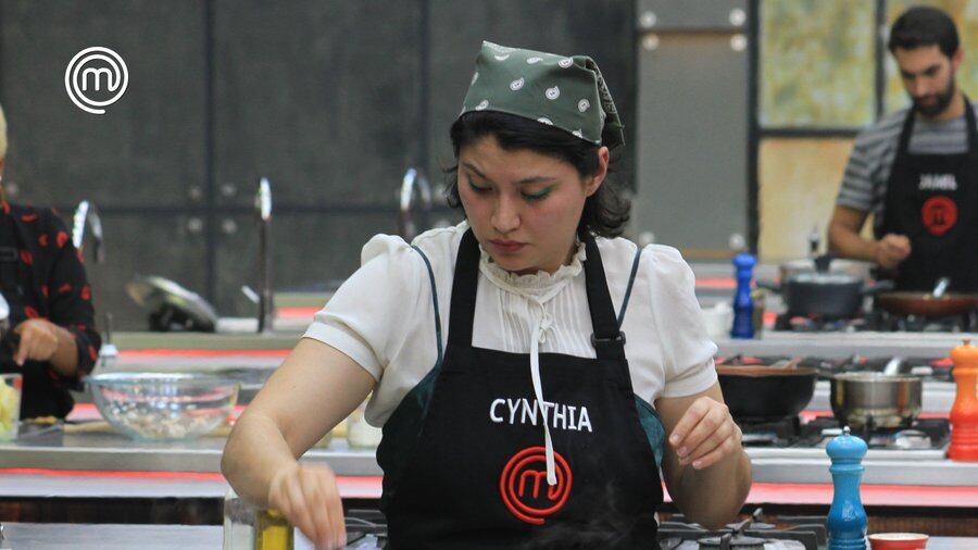 Cynthia cocinó pollo relleno