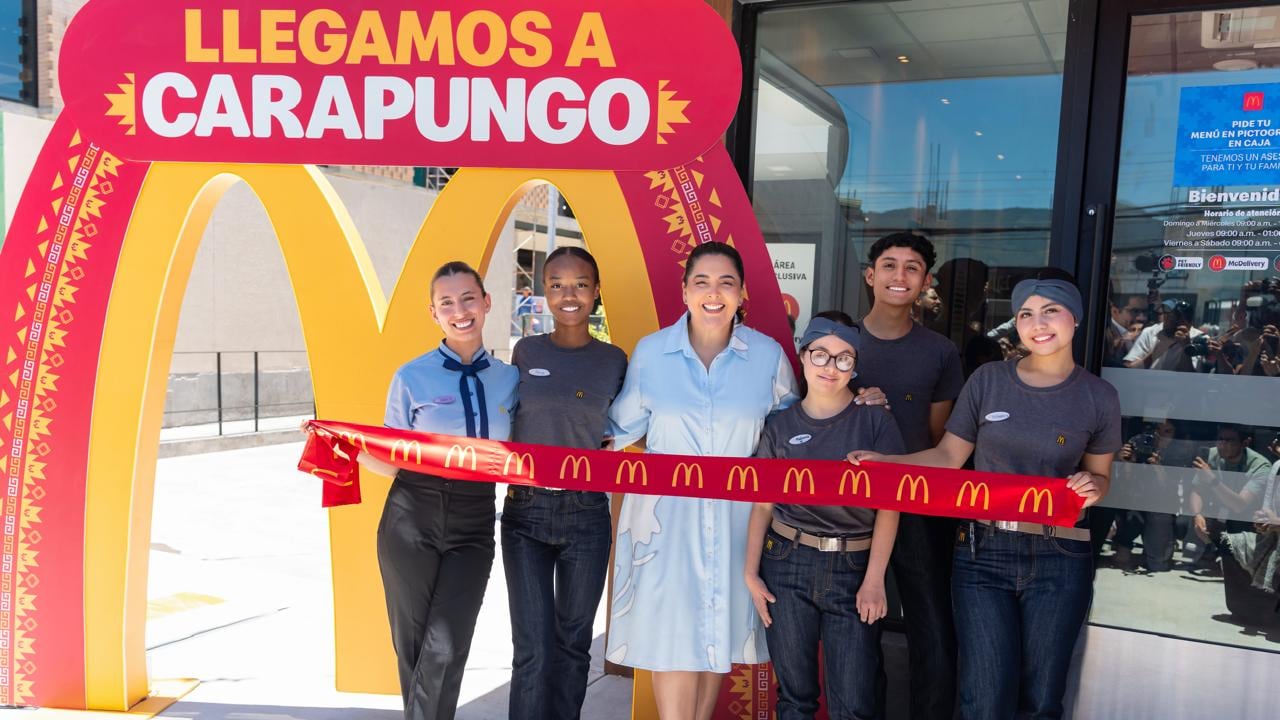 Es el primer establecimiento en abrir sus puertas en la nueva Plaza Comercial Calderón.