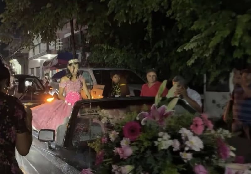 Los 15 años de Isela Santiago: Reciclaba basura, se quedó sin invitados y recibió a lujosos regalos