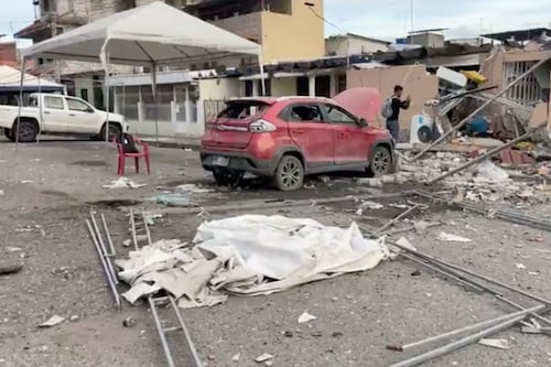 Así quedaron las casas y vehículos tras ataque con explosivos en Machala