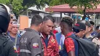 Detienen a jugador ecuatoriano por deber pensión de alimentos.