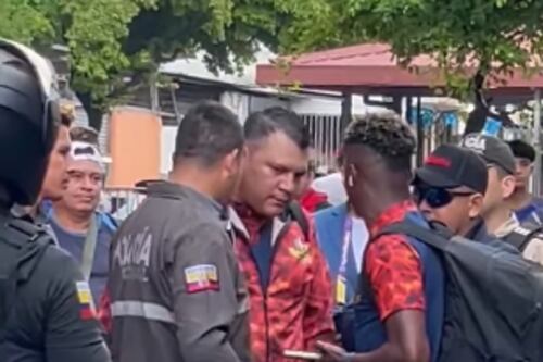 Solo en el fútbol ecuatoriano, detienen a jugador de Libertad por pensión de alimentos