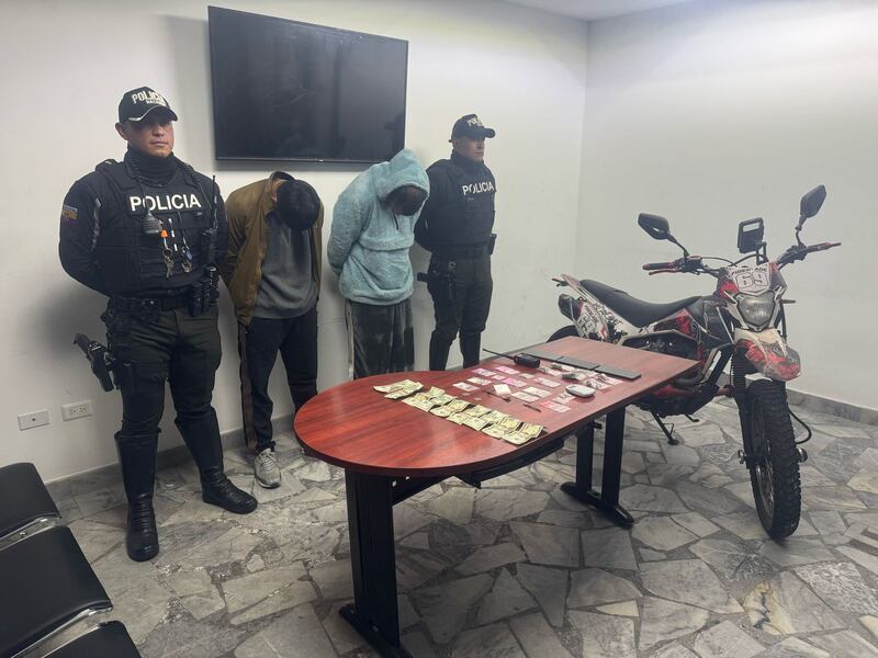 Extranjeros fueron detenidos con drogas de diferentes colores en el norte de Quito