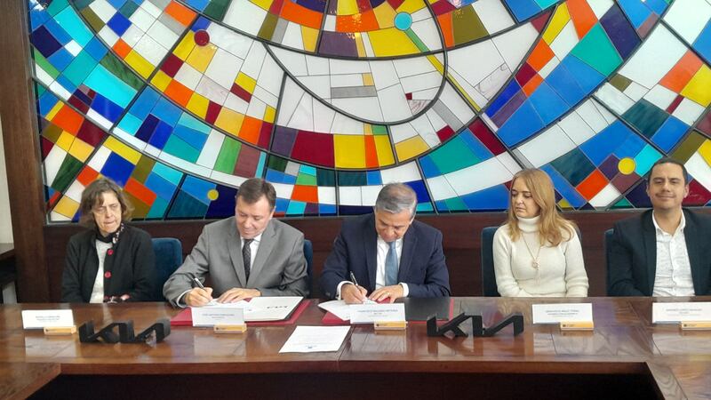 Kia firma convenio con la Universidad del Azuay