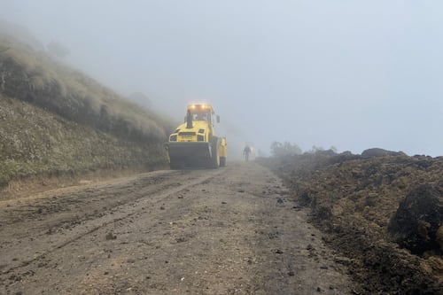 Restringen el paso de camiones pesados en la vía Cuenca-Molleturo hasta nuevo aviso