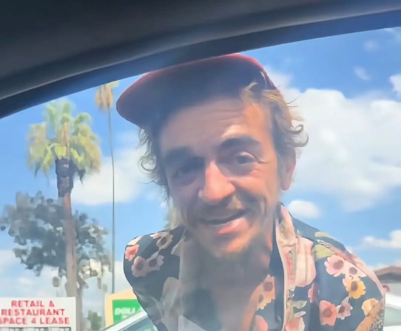 Tylor Chase, el actor de “Manual de supervivencia escolar de Ned”, aparece en situación de calle