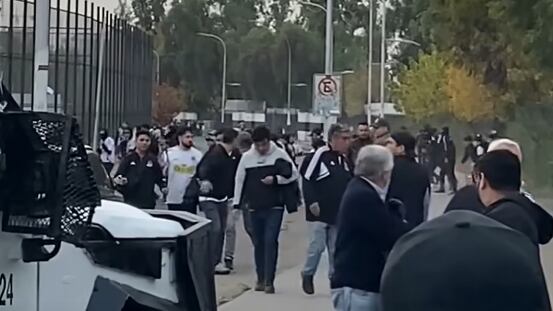 Dos jóvenes mueren en ingreso al Estadio Monumental previo a partido de Colo Colo con Fortaleza.
