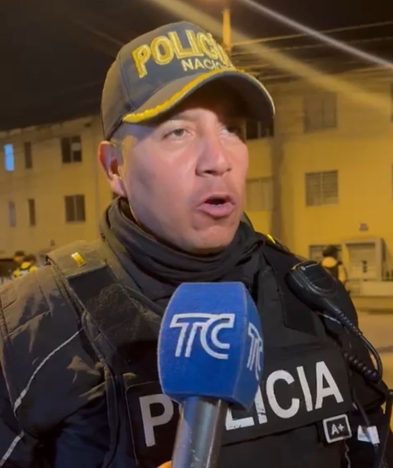Dos sujetos fueron captados saliendo de la casa del padre Max en Quito, según la Policía