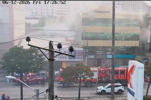 Seis personas atrapadas en gran incendio en edificio de la avenida Juan Tanca Marengo, norte de Guayaquil