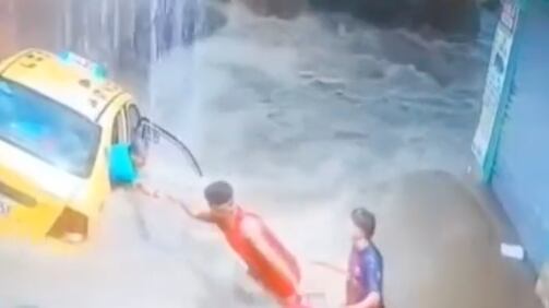 Taxista falleció después de ser arrastrado por la corriente de agua