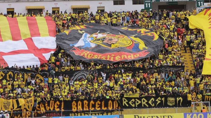 Hinchada de Barcelona SC en el Olímpico Atahualpa
