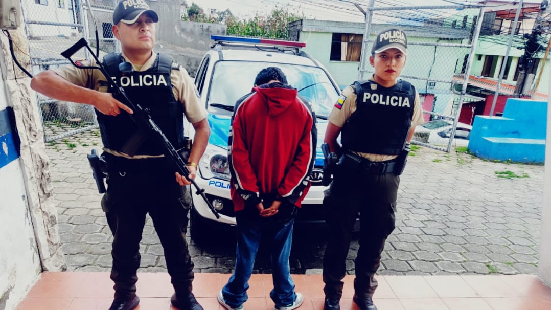 Fotografía de registro de la Policía Nacional de la detención del sospechoso. Foto: Policía Nacional