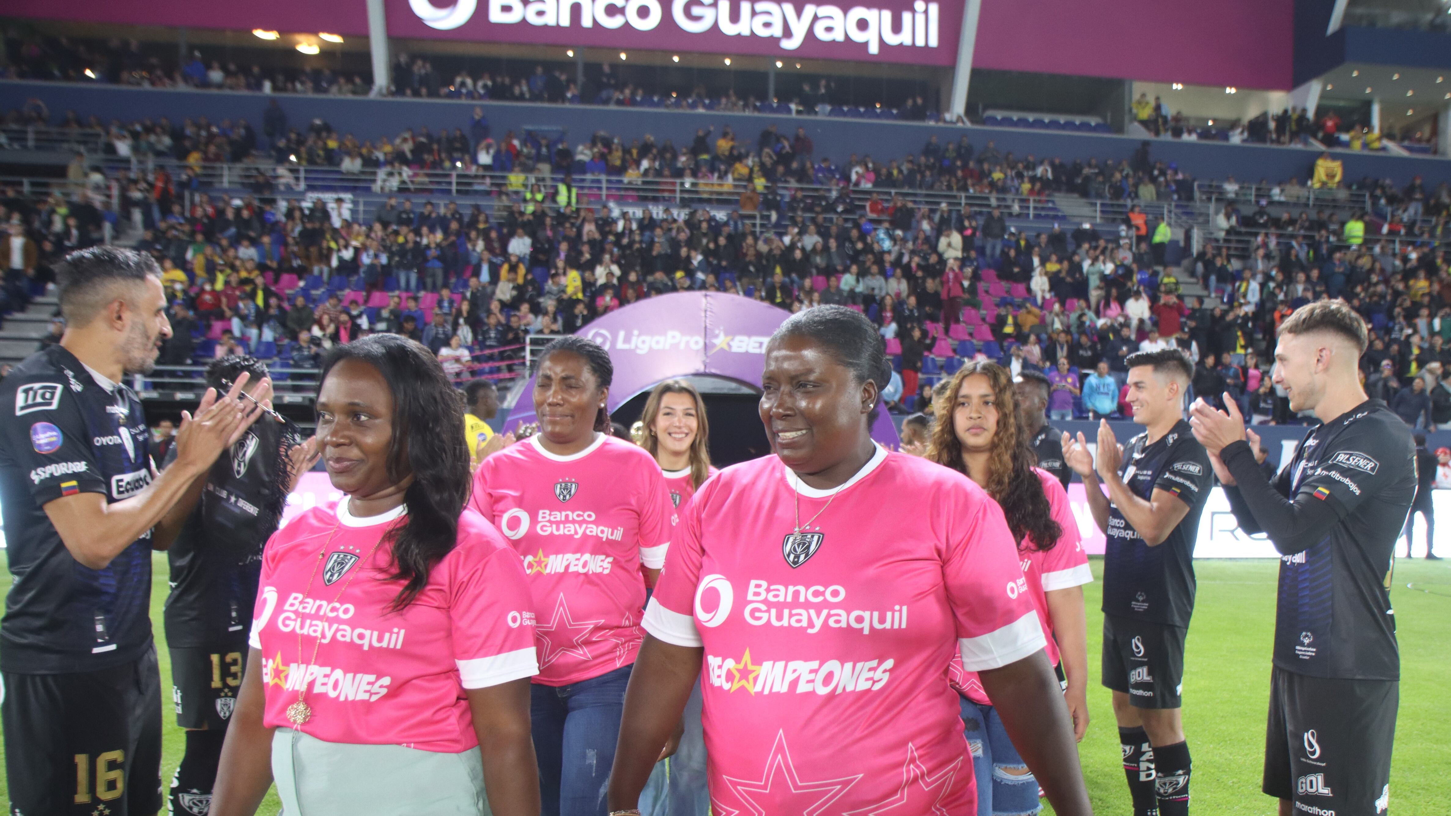 Homenaje de IDV hacia esposas de los jugadores