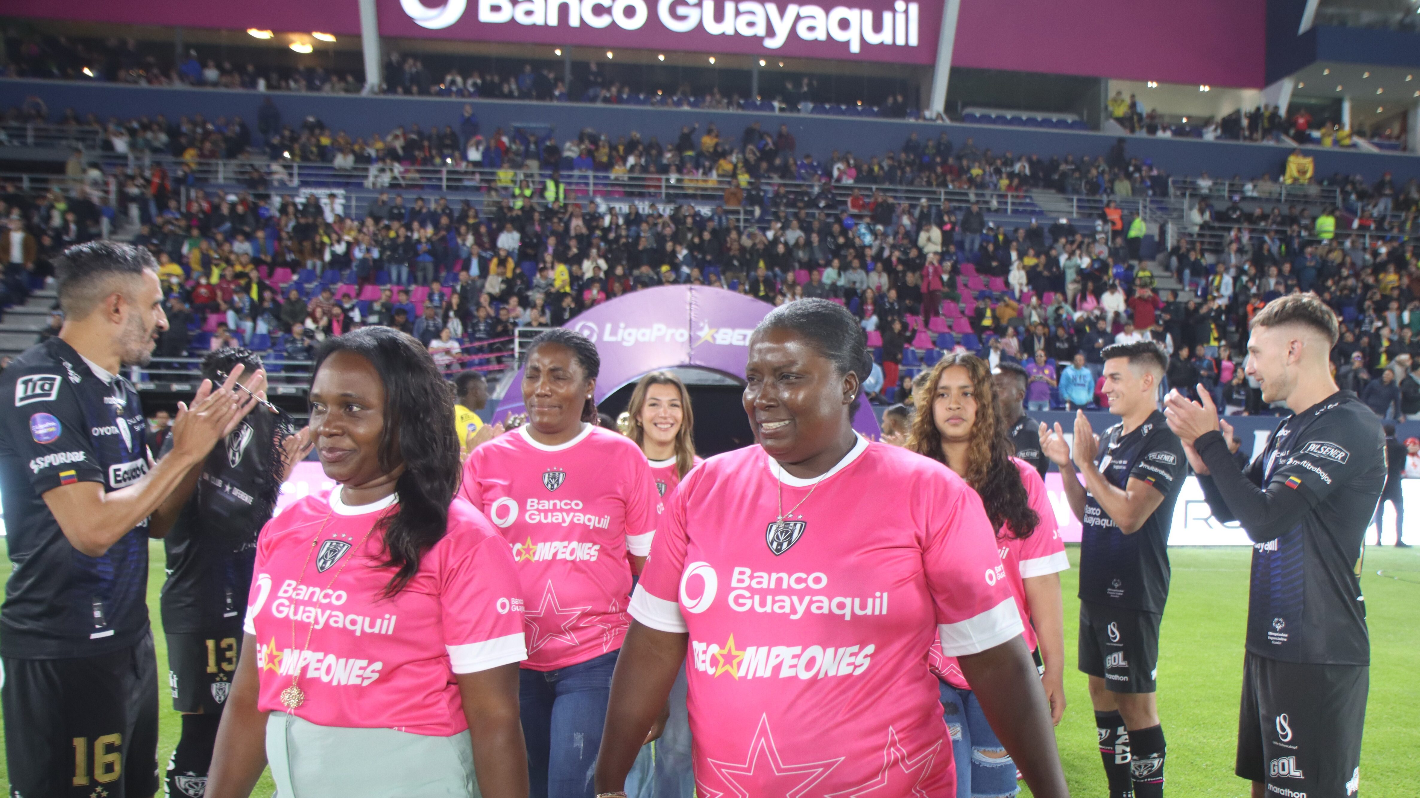 Homenaje de IDV hacia esposas de los jugadores