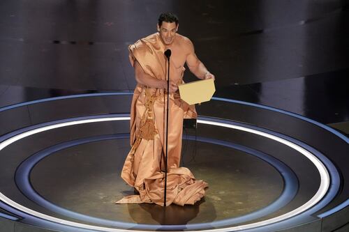¡No fue visto en televisión! Así fue el épico cambio de ropa de John Cena en los Premios Óscar