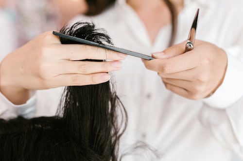 “Se llevó todas mis ganas de vivir”: Joven no soportó su nuevo corte de pelo y explotó en llanto en TikTok