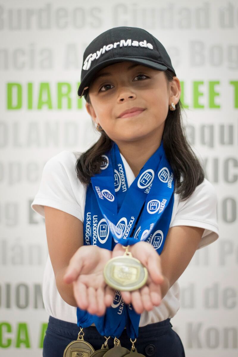 Isabella Coral Ochoa en los estudios de Metro Ecuador
