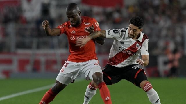 Enner Valencia con el Inter de Porto Alegre ante River Plate en Libertadores