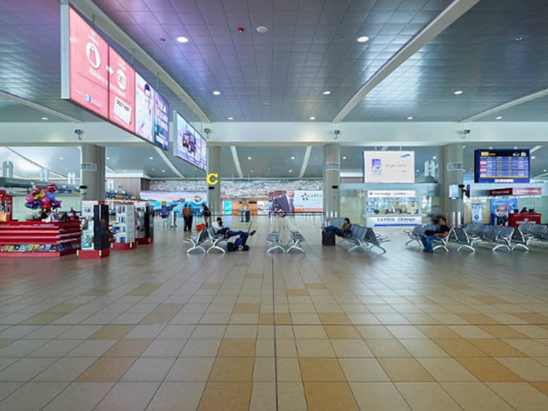 Ecuador refuerza controles en aeropuertos tras caso de peste porcina africana detectado en España