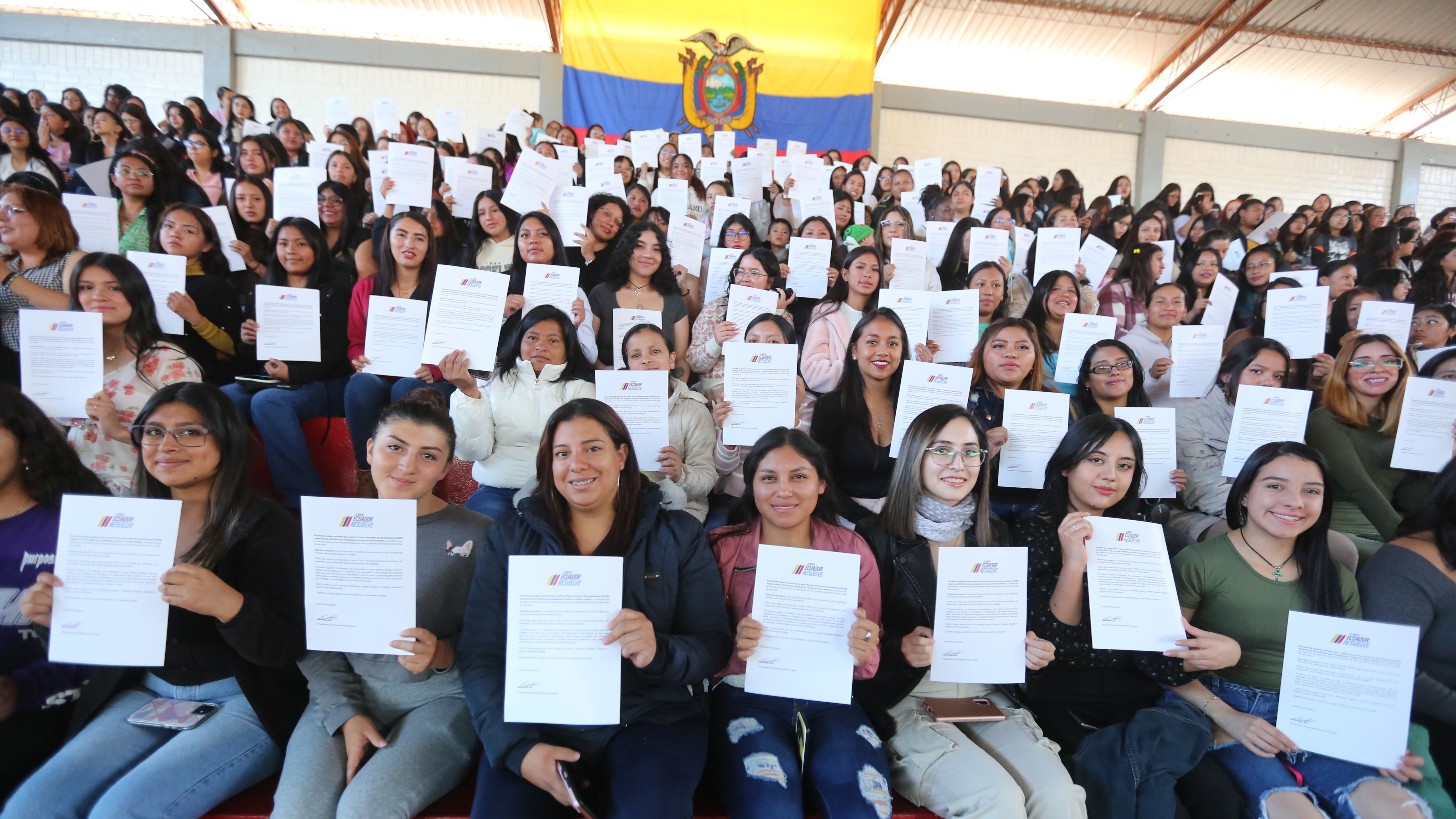 ENTREGA DE BECAS FUTURO FEMENINO
