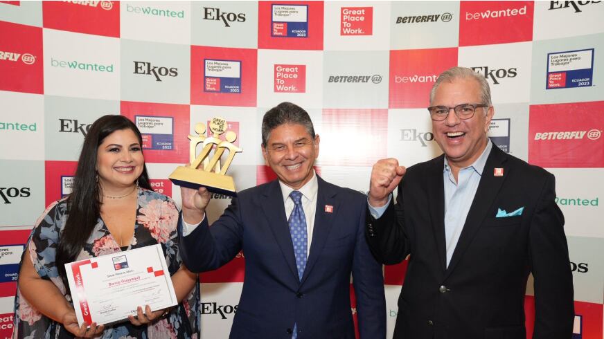 María Fernanda Zambrano, Gerente de Seguridad y Salud Ocupacional; Julio Mackliff, Vicepresidente Ejecutivo y Ernesto Weisson, Vicepresidente de Talento y Cultura.
