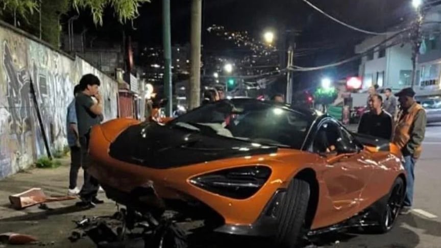 McLaren accidentado en Quito