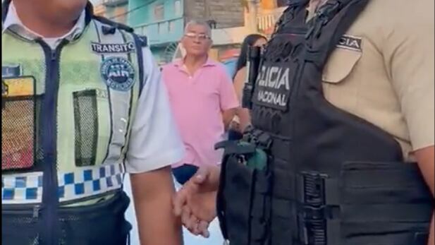 Discusión entre agente de la ATM y policía