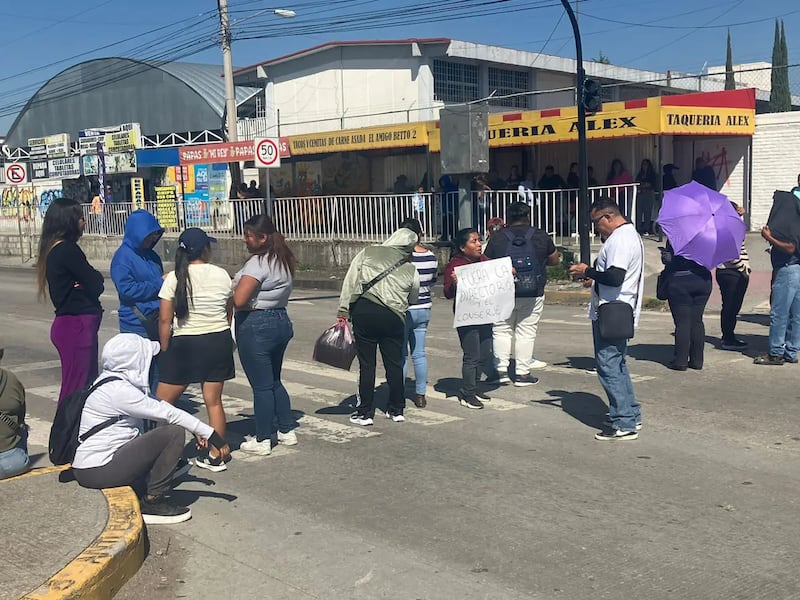 Huecos en baños de una primaria en Puebla