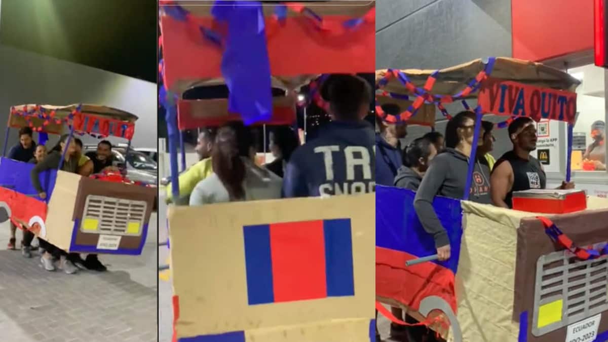 Chiva con cartón de fiestas de Quito