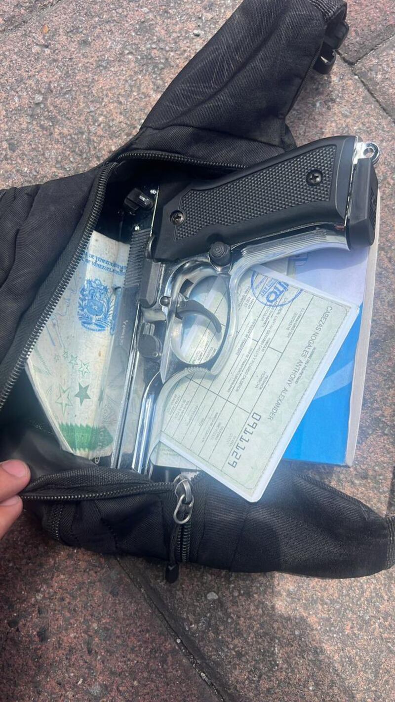 Sujeto detenido por la seguridad de Verónica Sarauz.