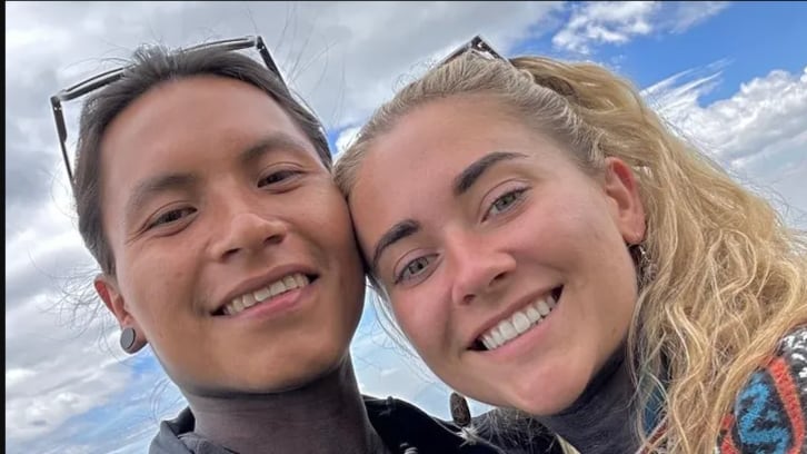 La historia de amor de una australiana y el “Tarzán” del Amazonas, hacen una colecta para vivir en Ecuador