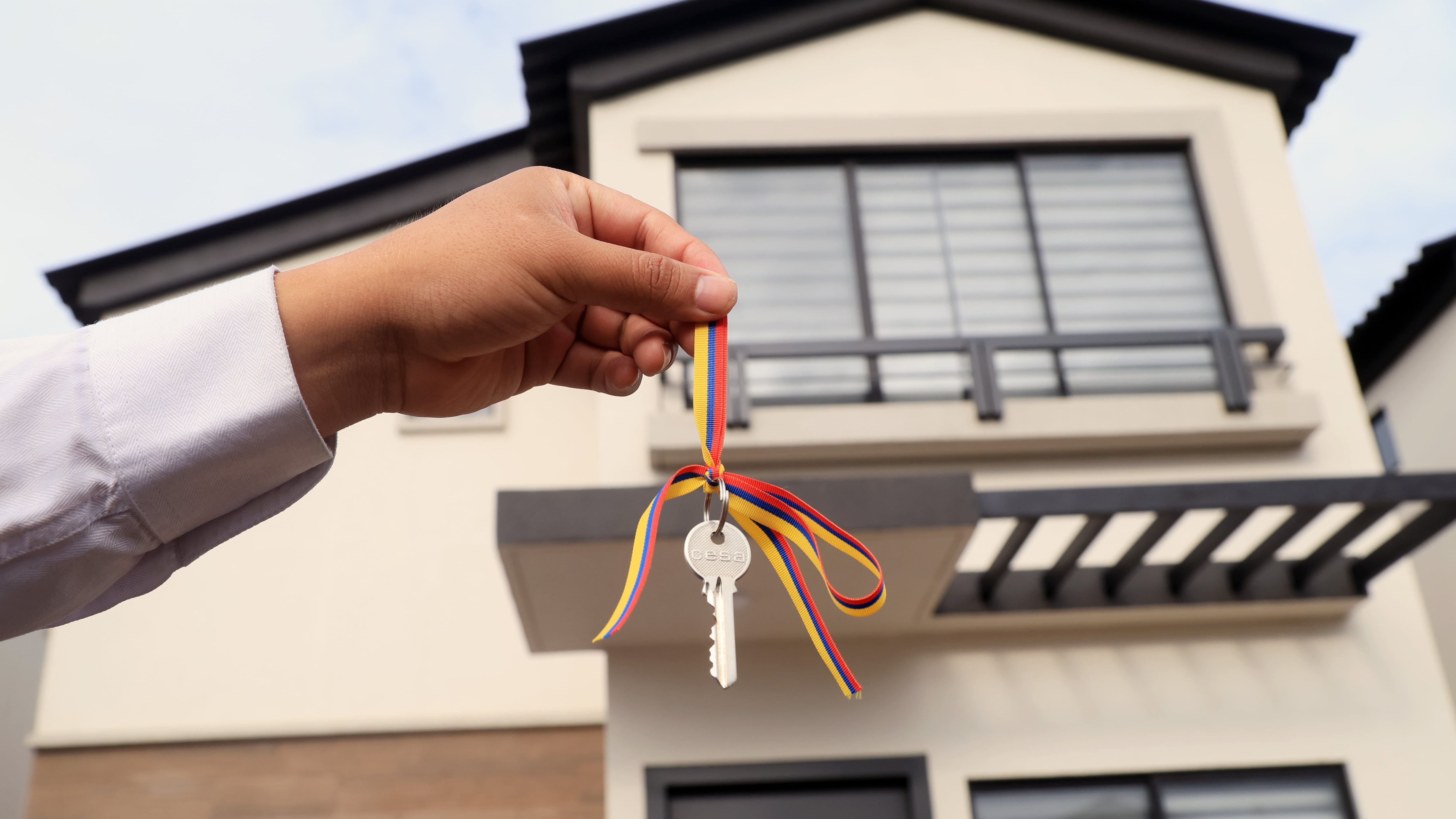 El presidente de la República, Daniel Noboa, participó de la entrega de viviendas del proyecto Miti Miti, a familias beneficiarias de la provincia del Guayas.