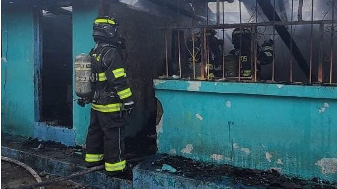 Personas heridas tras incendio estructural en el norte de Quito.