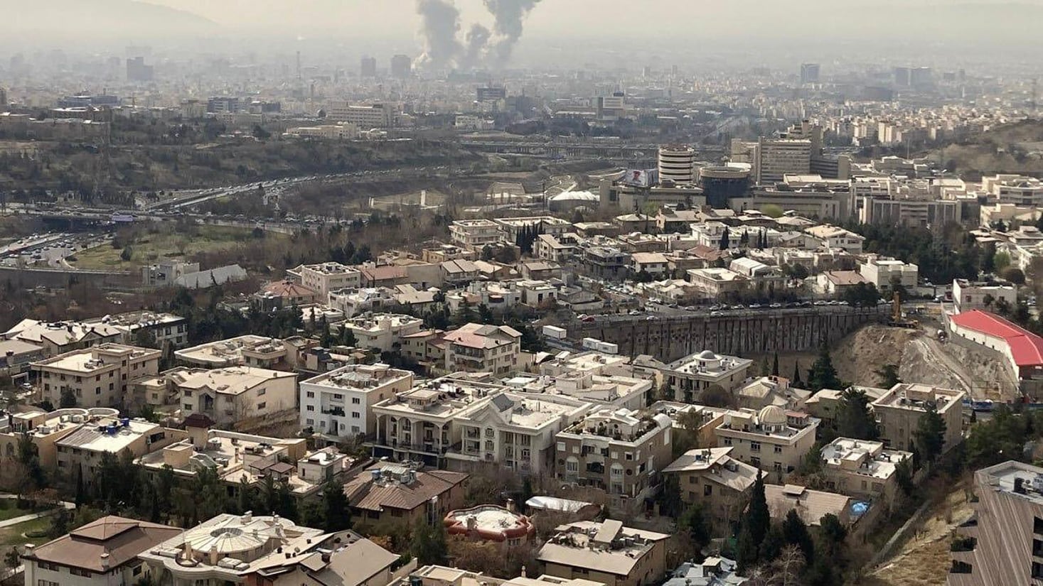 Irán cierra su espacio aéreo tras los ataques de Israel