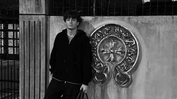 Famoso influencer es hallado sin vida en su departamento; habría predicho su muerte