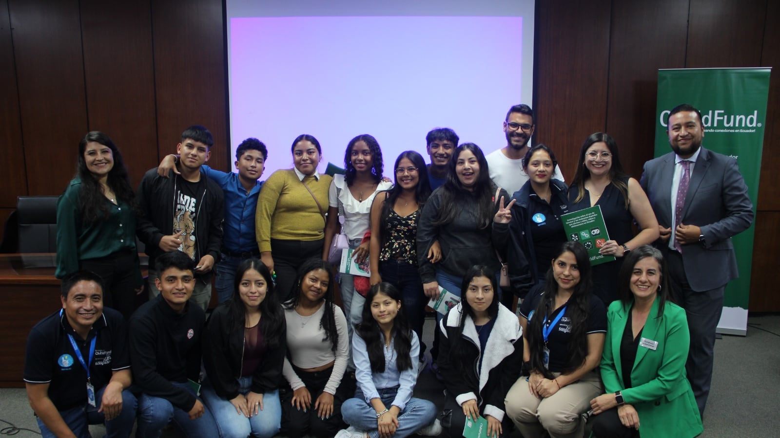 Riesgos digitales en Ecuador: 3 de cada 10 niños y niñas han sufrido violencia en línea, alerta ChildFund - Fuente: Boletín de Prensa