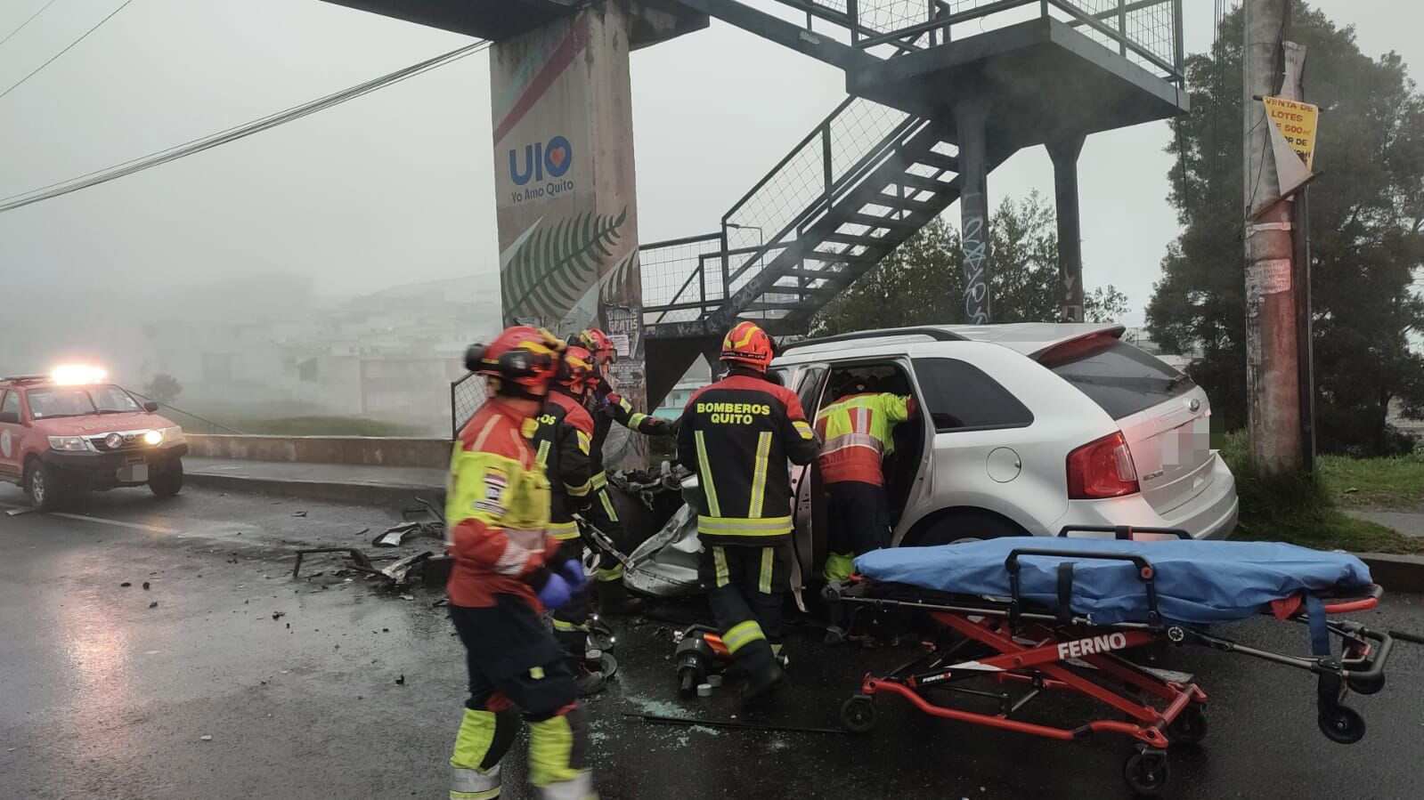Accidente en la Av. Simón Bolívar en Quito deja una persona herida.