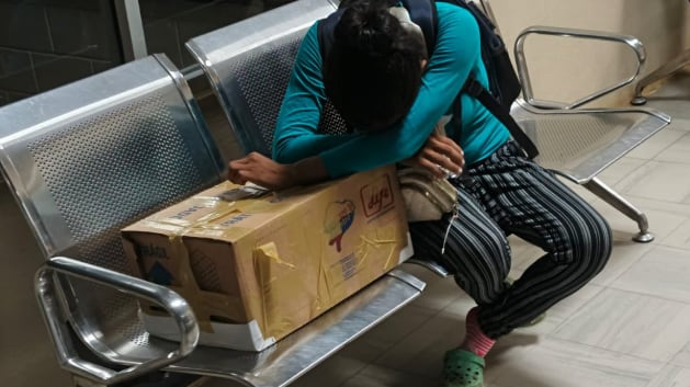 Desvinculan a la gerente del Hospital de Macas tras entrega del cuerpo de una bebé en una caja de cartón