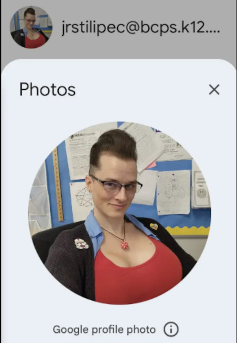 Profesor en Estados Unidos es criticado por publicar contenido polémico con prótesis corporales en redes sociales. Foto: New York Post