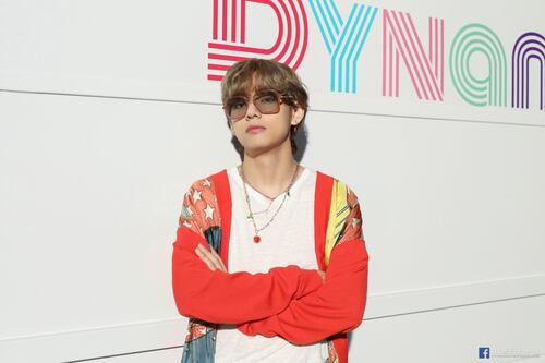 V (Taehyung) de BTS se recupera totalmente de Covid-19 y concluye su cuarentena