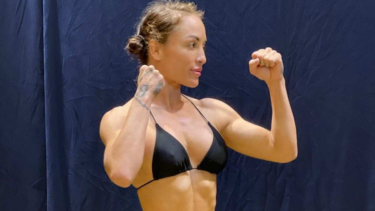Boxeadora celebra con topless y aumenta su poder en OnlyFans.