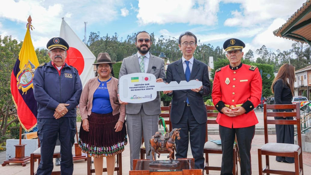 Nuevas ambulancias gestionadas con apoyo de Japón