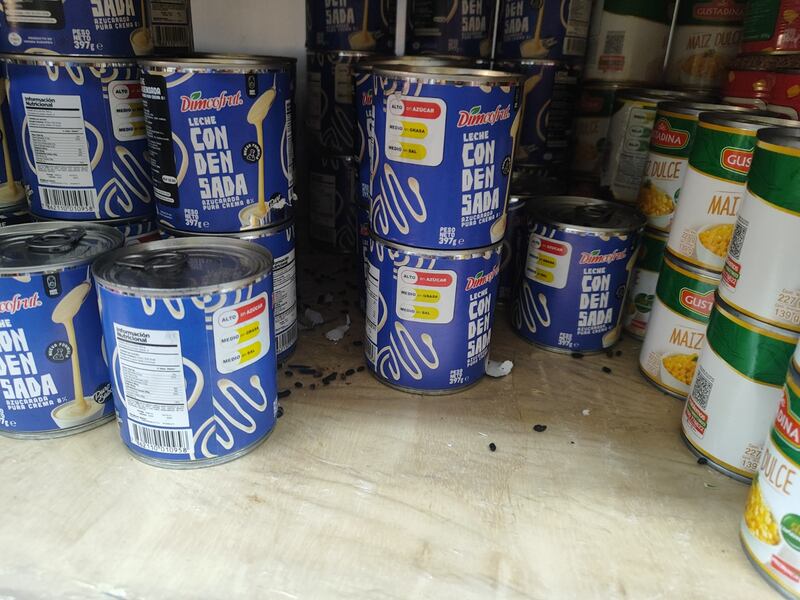 Arcsa halló alimentos con gusanos y plagas durante operativos en supermercados de La Troncal, en la provincia del Cañar.